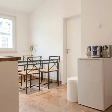 Moderne Dachgeschosswohnung Im Leipziger Norden Apartment Leipzig